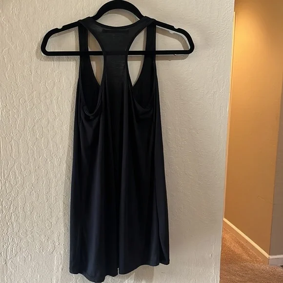 Black tank top - Picture 2 of 4